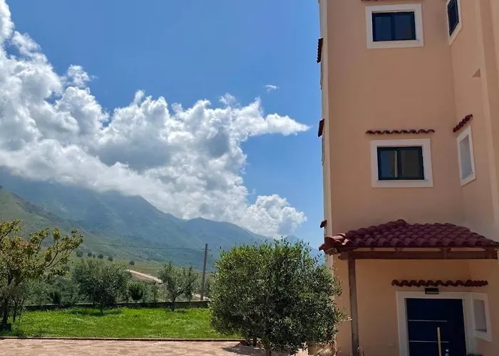 Levi's Radhima Vlorë